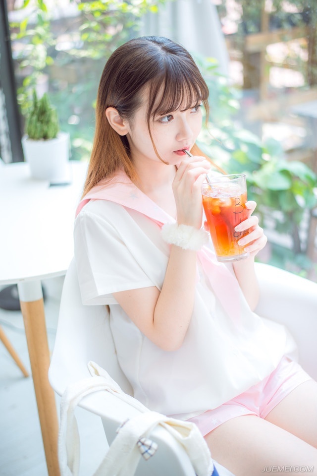 如果你不能飞，那就奔跑;如果不能奔跑，那就行走;如果不能行走，那就爬行;但无论你做什么，都要保持前行的方向。